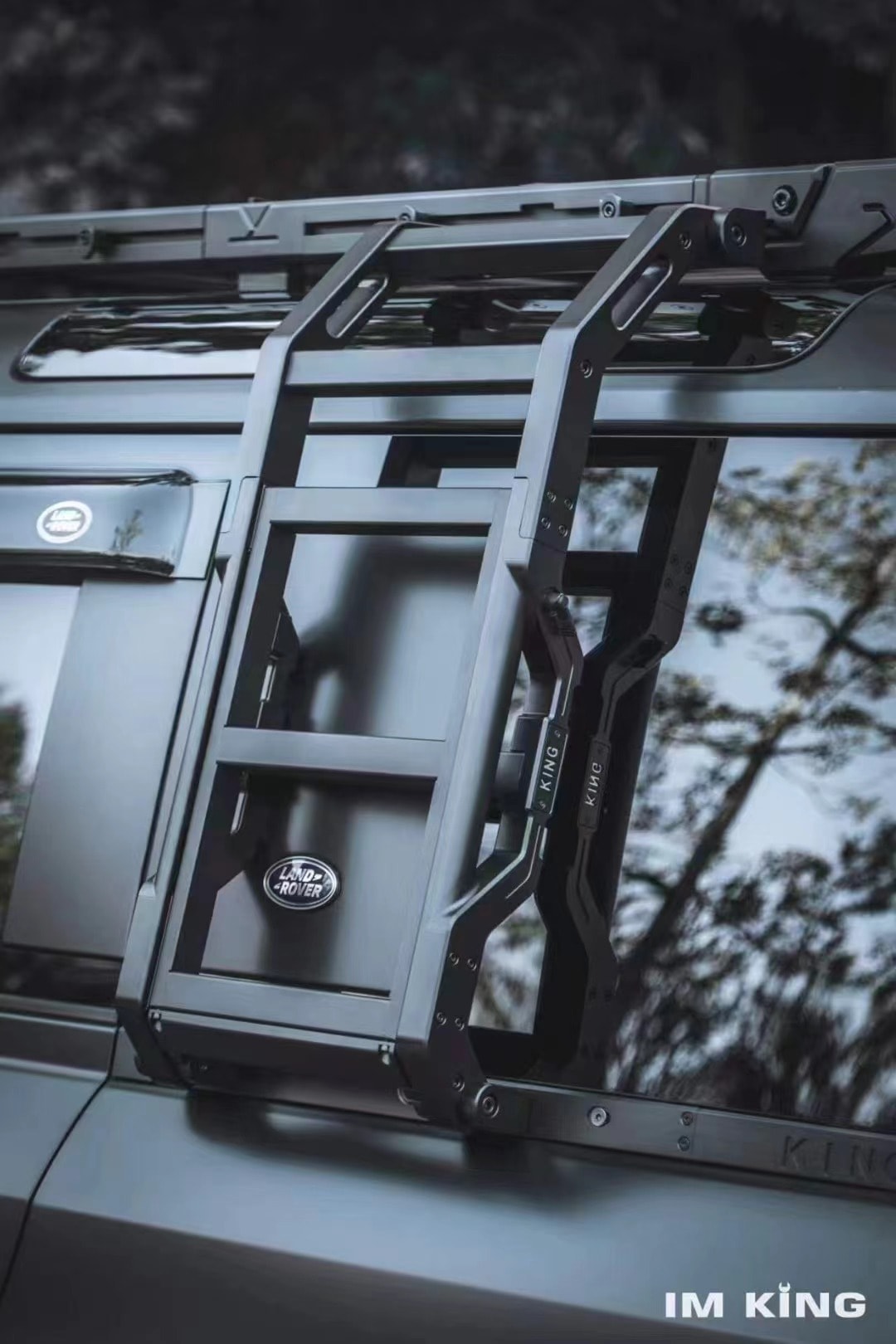Defender 110 Expandable Side and Roof Access Ladder — image 1