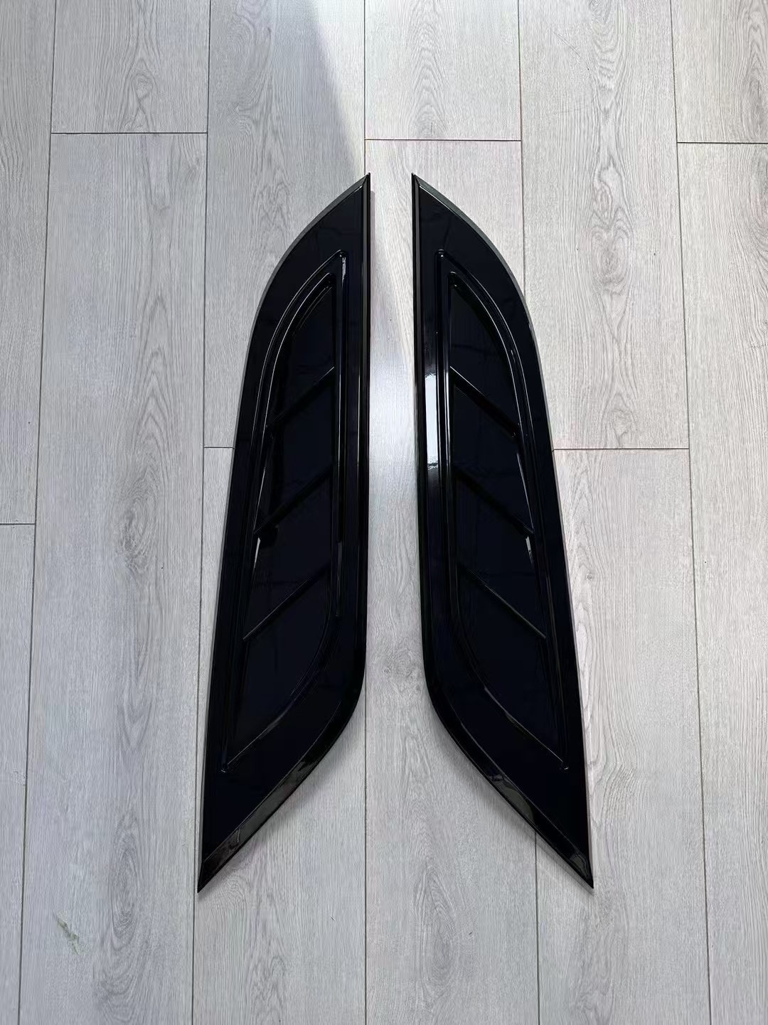 Defender Gloss Black Bonnet Air Vents — image 1