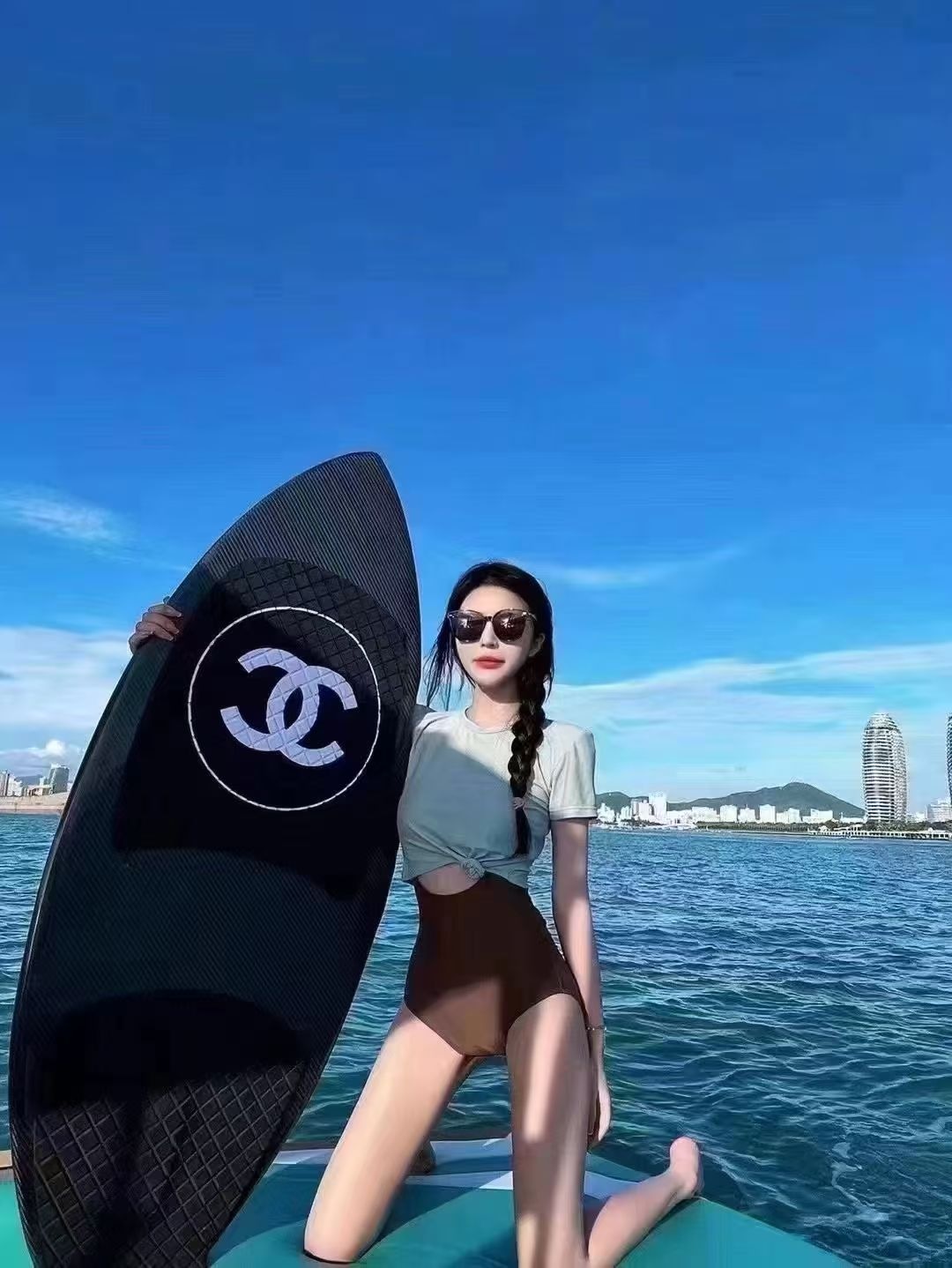 Defender Carbon Fibre Tailgate Surfboard Panel — image 1